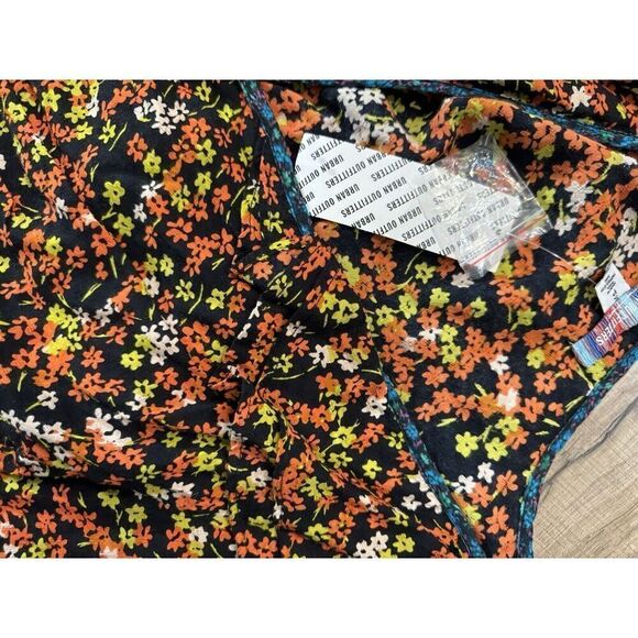 Urban Outfitters cropped Long Sleeve floral Top Boho Womens S Small NWT Shirt - Picture 3 of 5